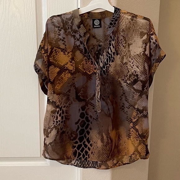 bobeau Tops - NWOT Bobeau snakeskin print tan, grey, gold, brown
